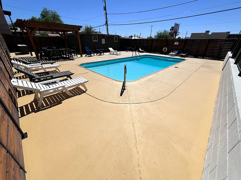 2933 N Euclid Ave — Photo 34