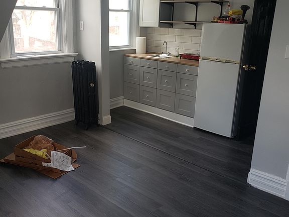 4th image of 590 Summer Ave Floor 3