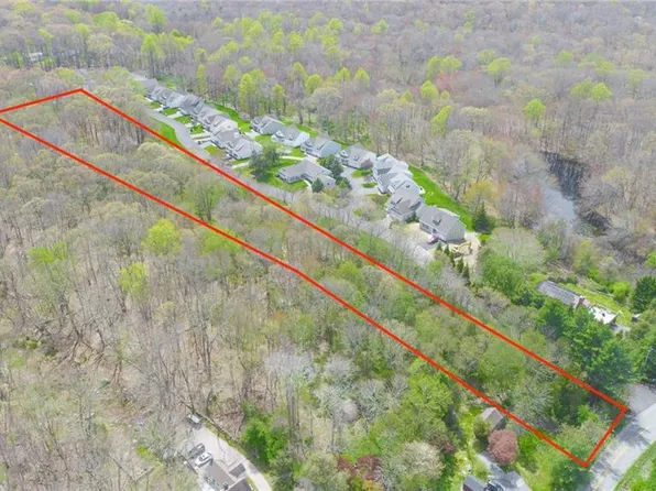 40 Roxbury Rd, Niantic, CT 06357