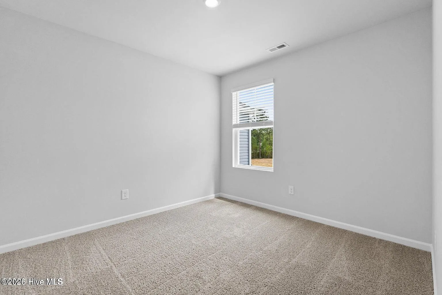 3 bed, 2.5 bath, 1373 sqft, $1,850 — Photo 3