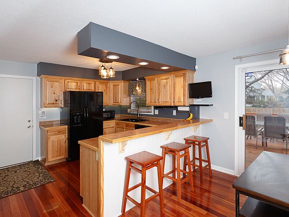 Kitchen, breakfast bar