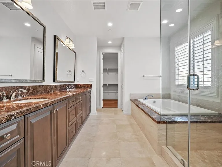 10 Verna — Photo 16
