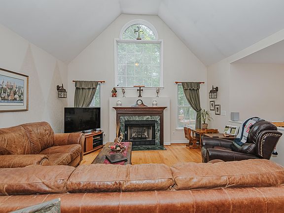 3rd image of 4234 New Hope Springs Dr
