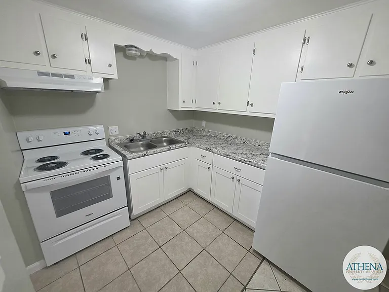 333 N Frederick St — Photo 4