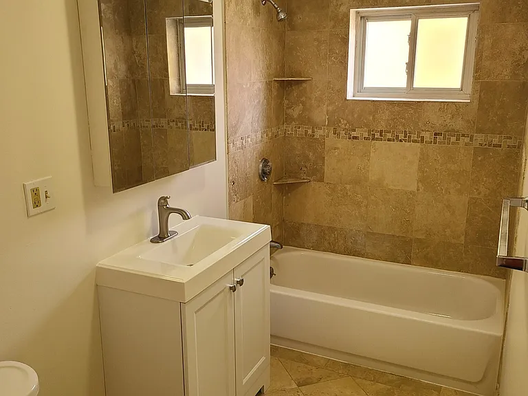 65 Selkirk Rd #3 — Photo 8