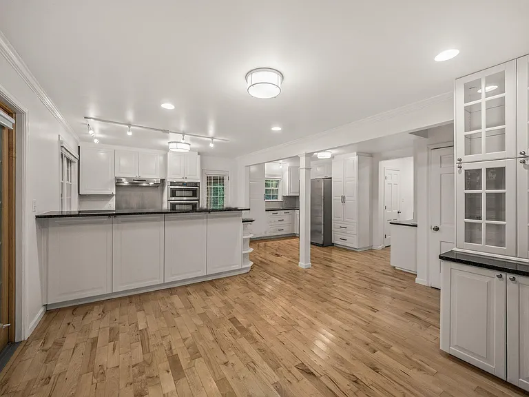 27180 Wellington Rd — Photo 12