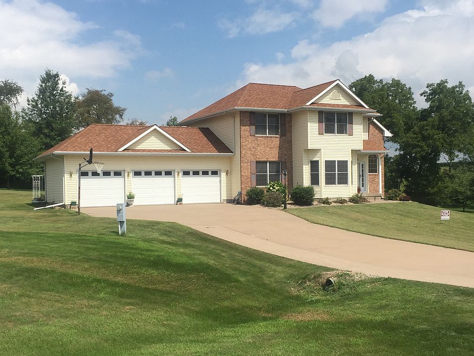 1st image of 2583 Canterbury Rd