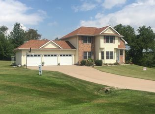 2583 Canterbury Rd, Muscatine, IA 52761