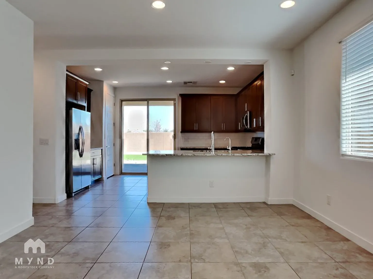 3 bed, 2.0 bath, 1397 sqft, $2,100 — Photo 4