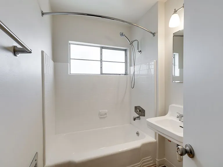 Antone Apartments — Photo 11