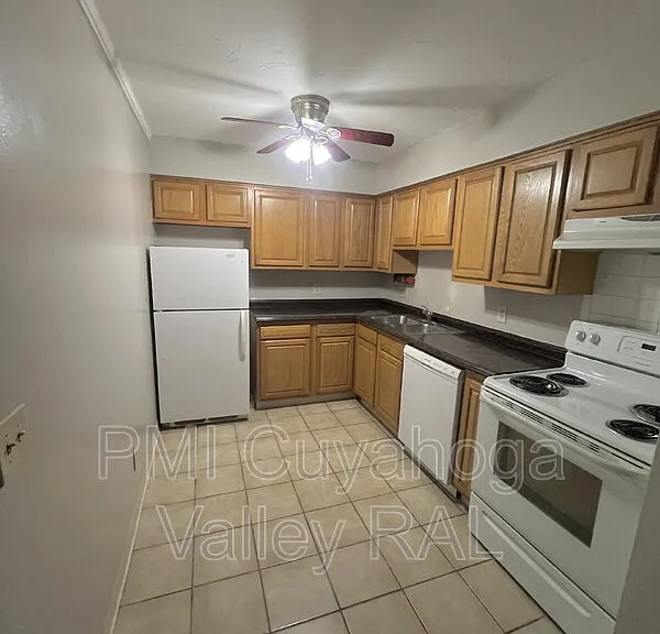 1500 W Market St #14 — Photo 7