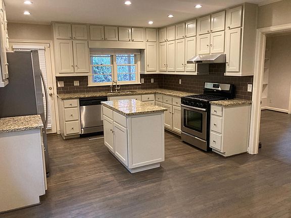Large kitchen w/adjacent bedroom or office