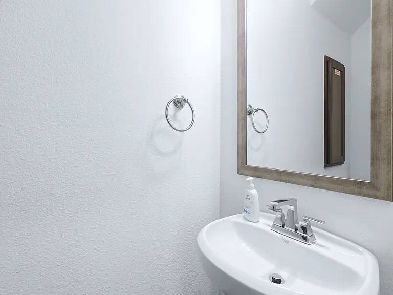 1004 Mikaela Dr — Photo 21