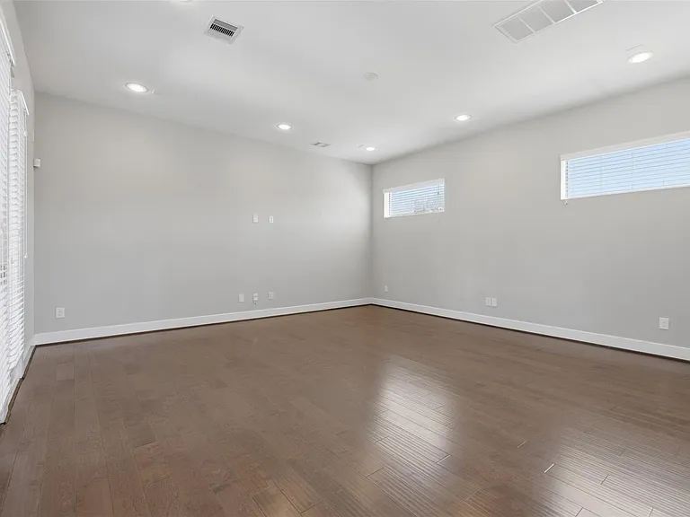 2403 Everett St #A — Photo 10