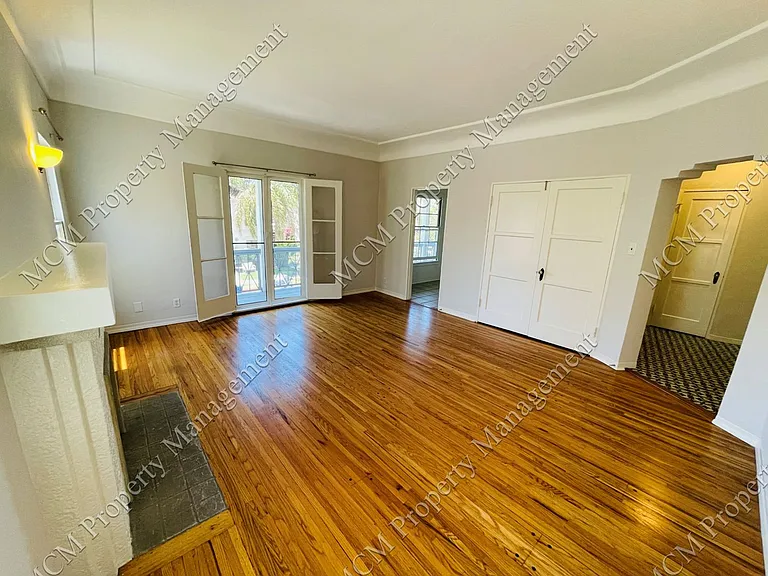 640 S Detroit St — Photo 2