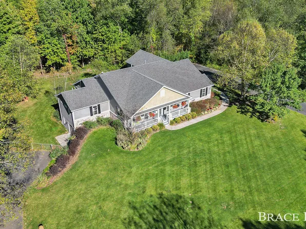 12855 Sky High Dr, Lowell, MI 49331
