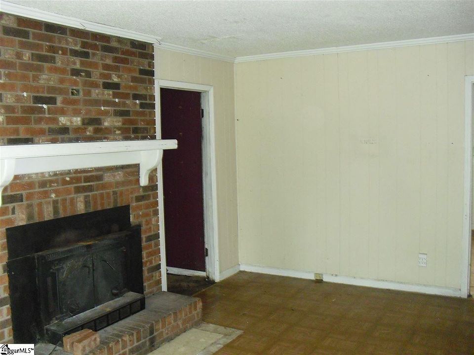 2nd image of 1002 Poplar Drive Ext