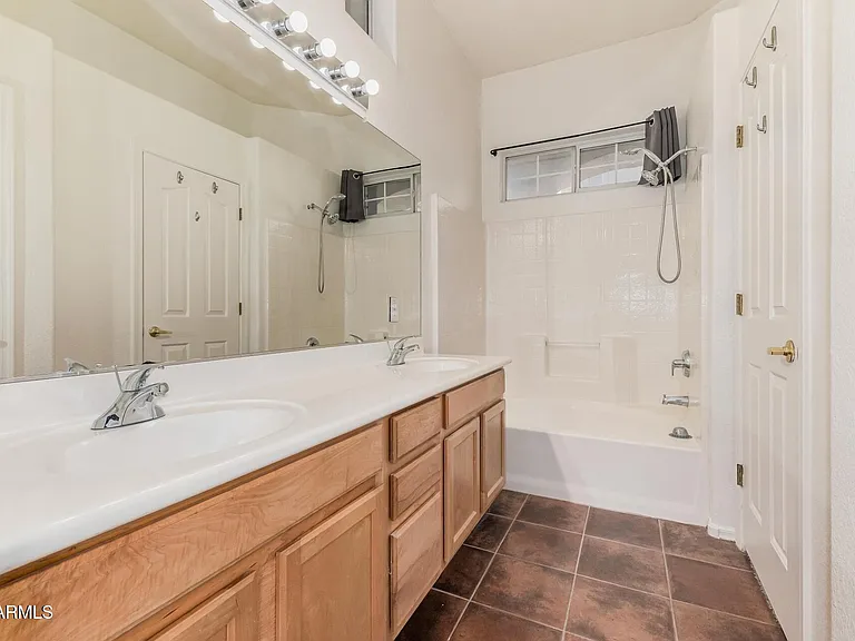 2205 S Harper — Photo 22