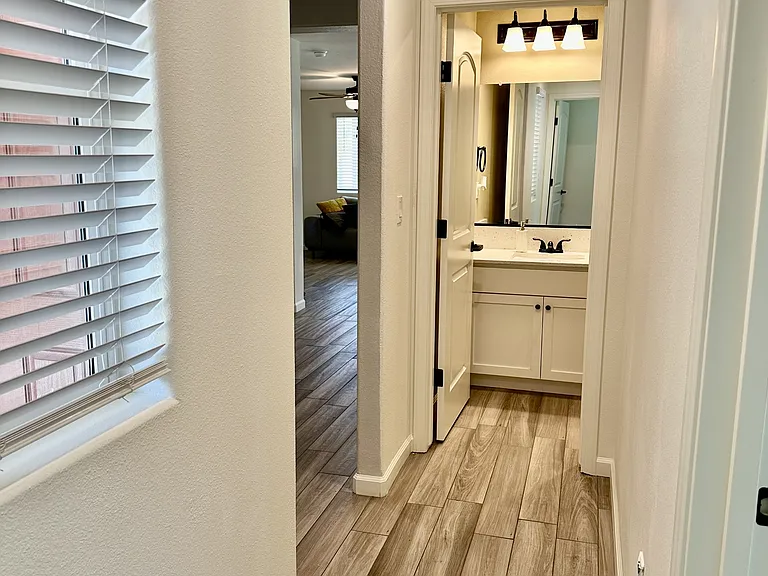 677 Country Pl — Photo 33