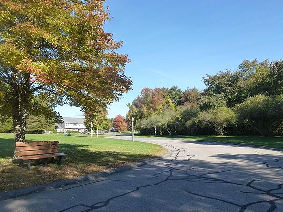 3rd image of 8 Cicero Dr APT 4
