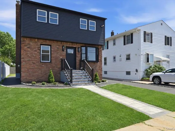 20 Wyona Avenue, Lindenhurst, NY 11757