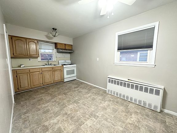 2nd image of 662 Tysens Ln #2