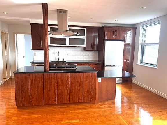 3rd image of 2601 Pennsylvania Ave APT 1011