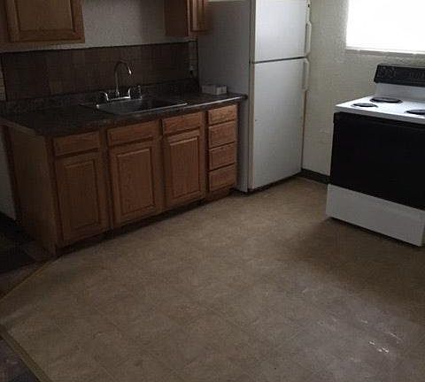 3rd image of 906 W 11th St APT 2B