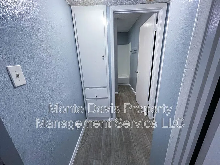 8907 Parkfield Dr #204 — Photo 18