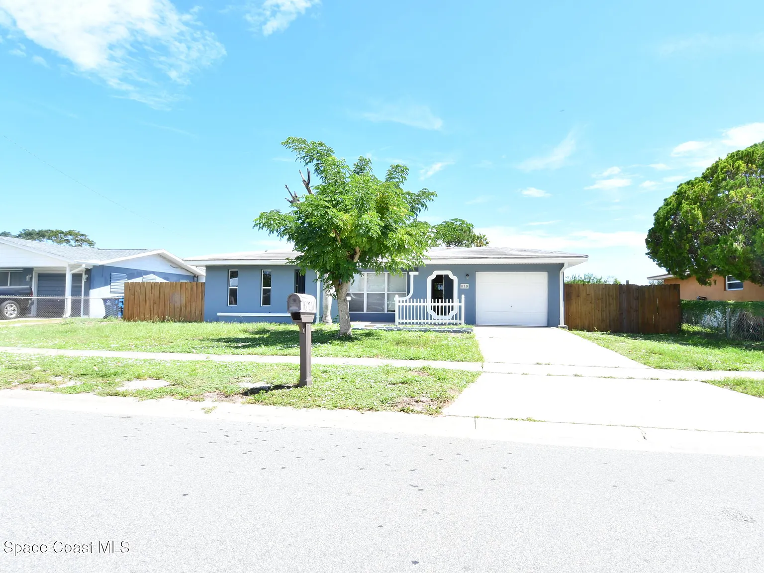 2 bed, 2.0 bath, 1304 sqft, $1,750 — Photo 2