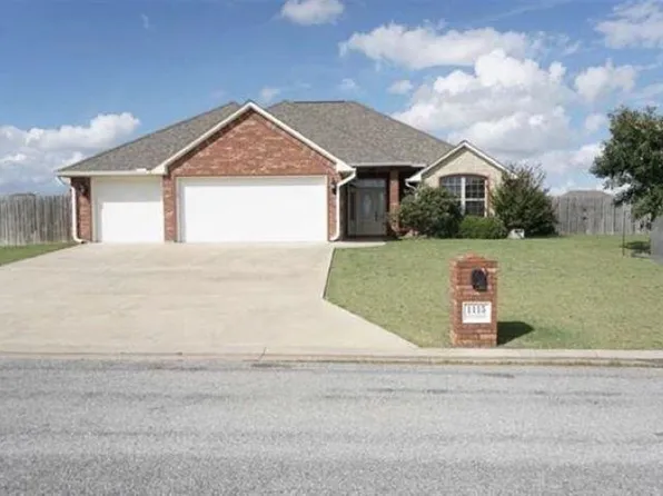 1115 Apple Creek Dr, Elgin, OK 73538