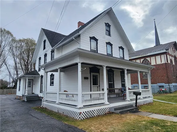 43 Chapel St, Mount Morris, NY 14510