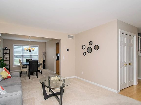 3rd image of 442 Edinburgh Ct