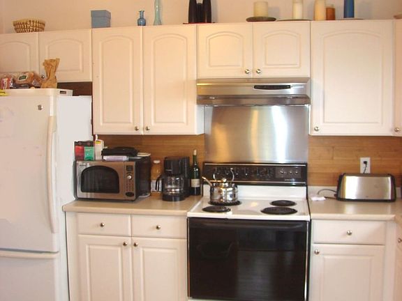 3rd image of 18 Merkel Ln