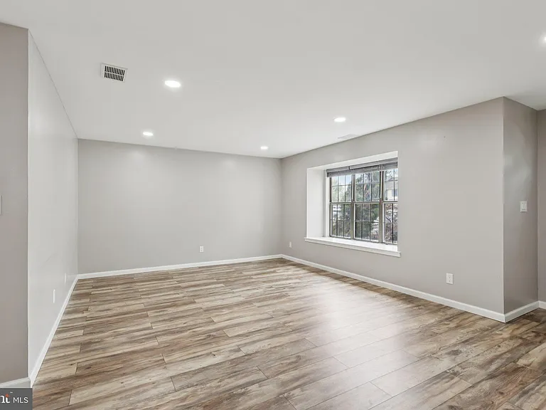 165 Wyndham Pl — Photo 6