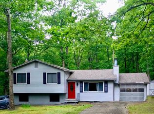 153 Michelle Ln, Dingmans Ferry, PA