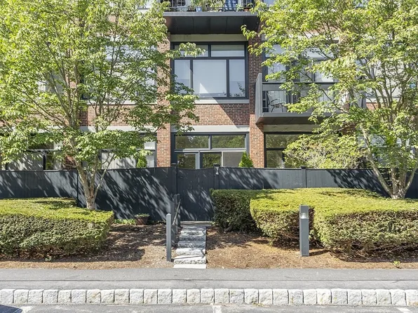 100 Keyes Rd APT 223, Concord, MA 01742