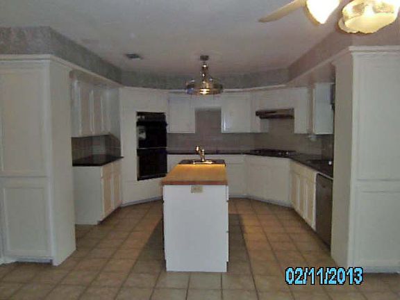 5th image of 100 Pecan Valley Dr