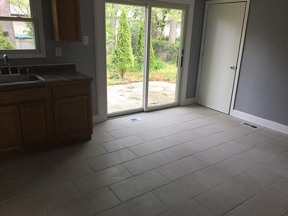 3rd image of 150 Orange Ave #150