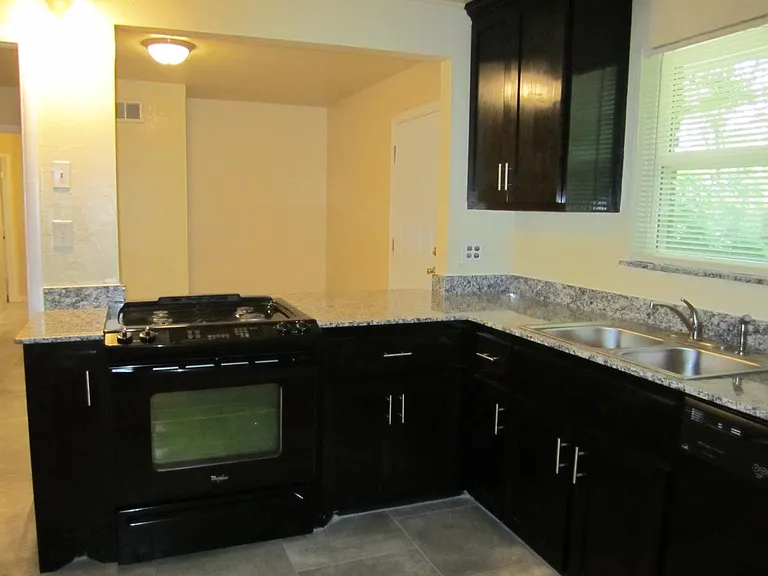 1530 Melrose Dr — Photo 6