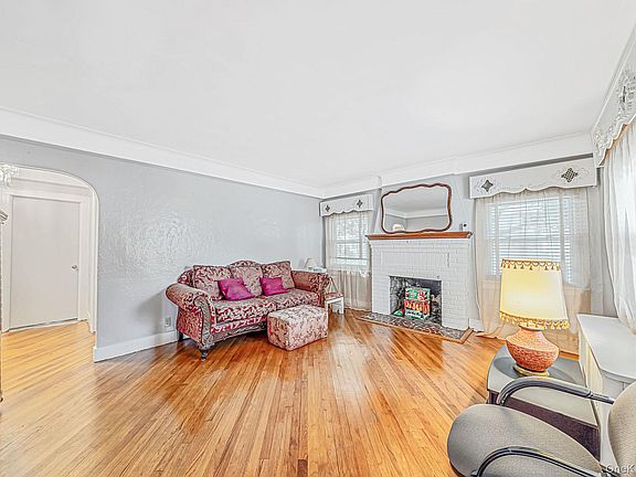 5th image of 22 Flint Avenue