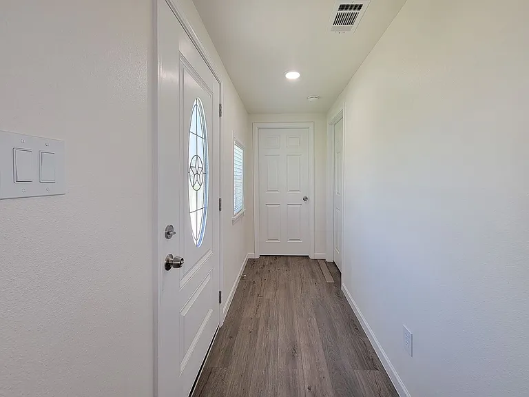 413 S Market St — Photo 3