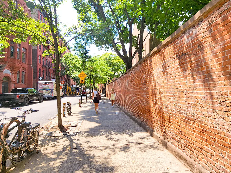 307 Mott St #3B