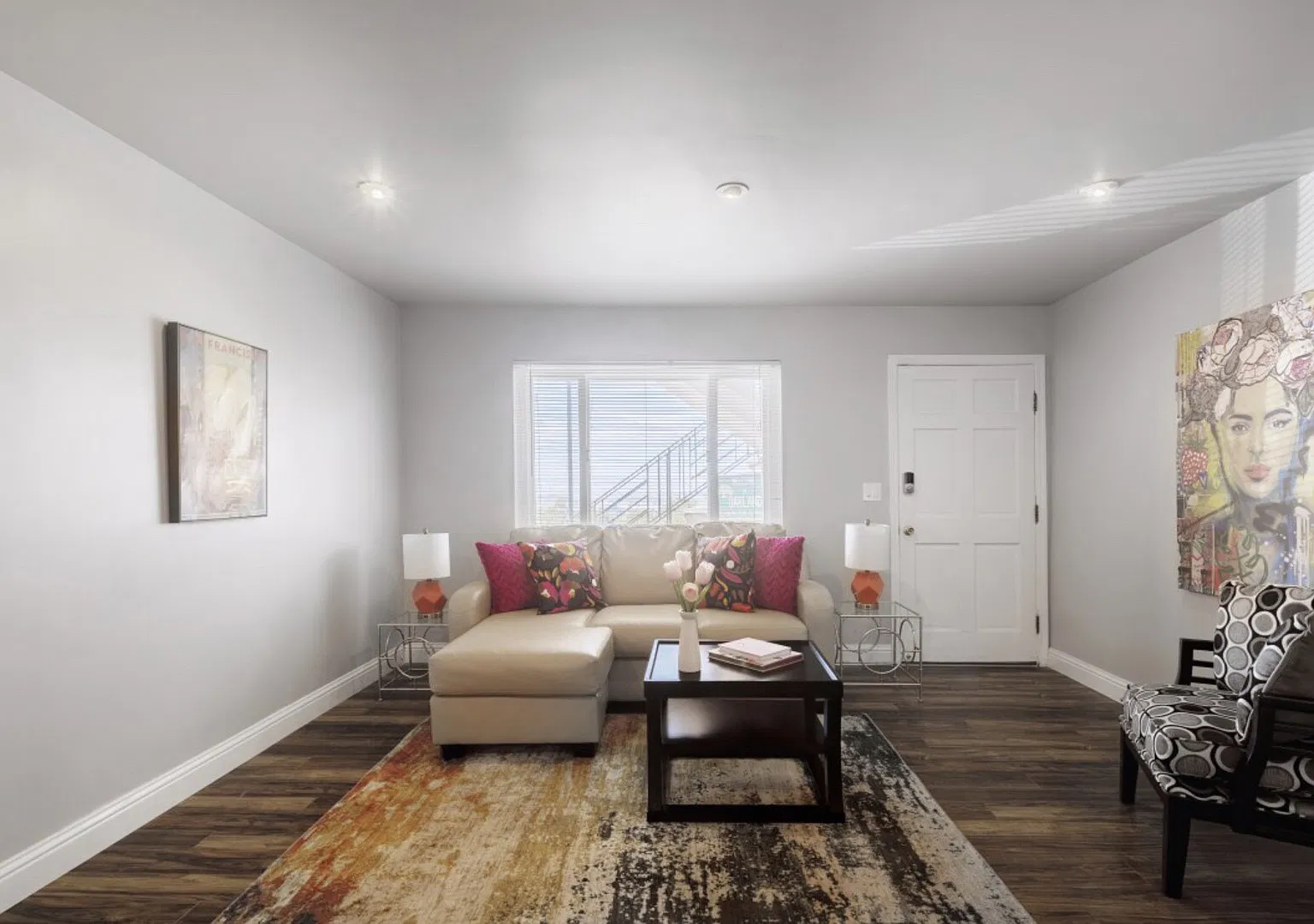 Adorable 1-bedrooms with gorgeous view and patio — Photo 1
