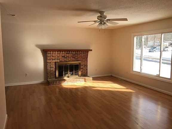 2nd image of 106 W Forestwood Dr