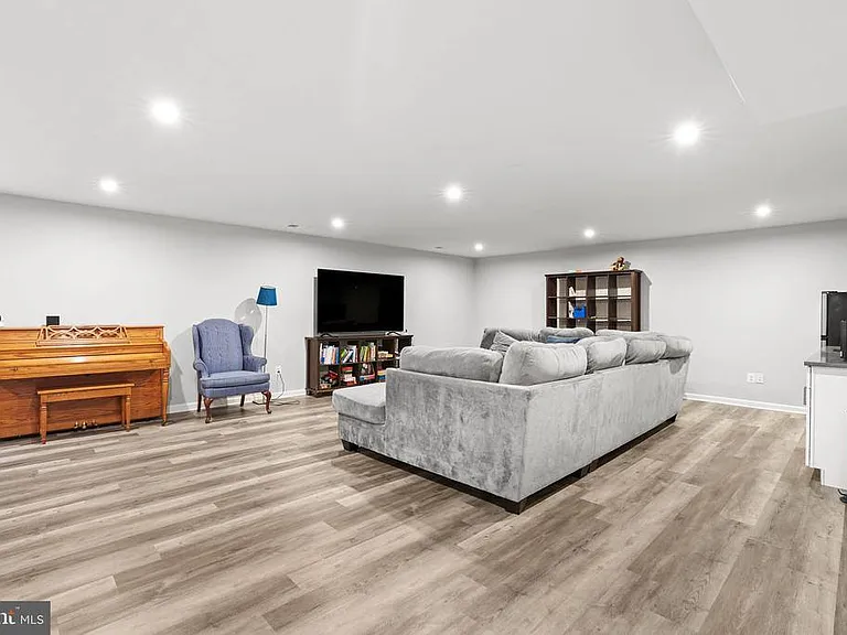 12405 Southington Dr — Photo 49