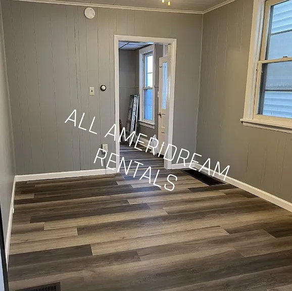 427 Carlisle St — Photo 3