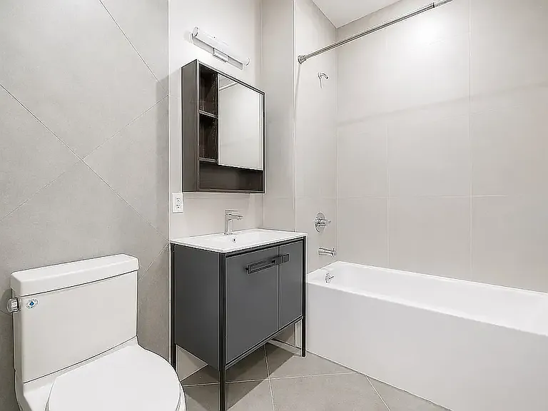 3410 Farragut Rd #1L — Photo 3