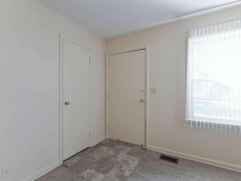 4010 Lewis Ave — Photo 9