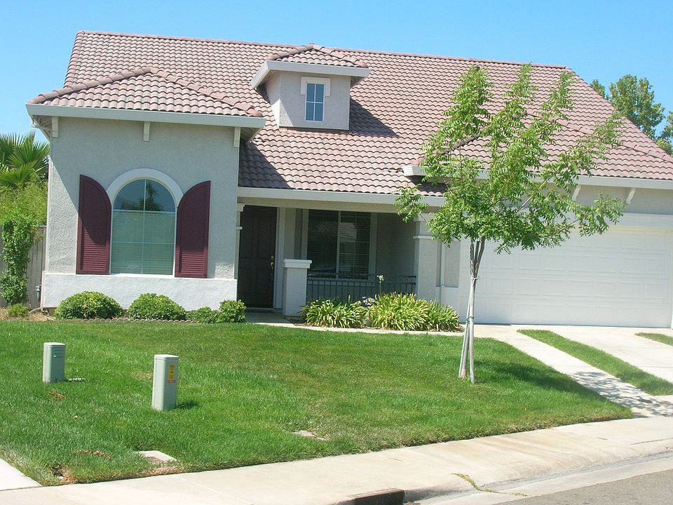 On a Court-w/a Pool-5 bdrm.